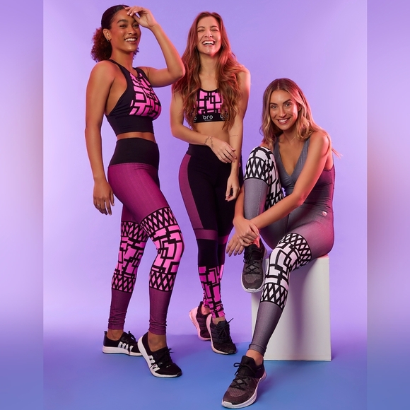 Top Venice Square Pink Sports Bra - Picture 5 of 8